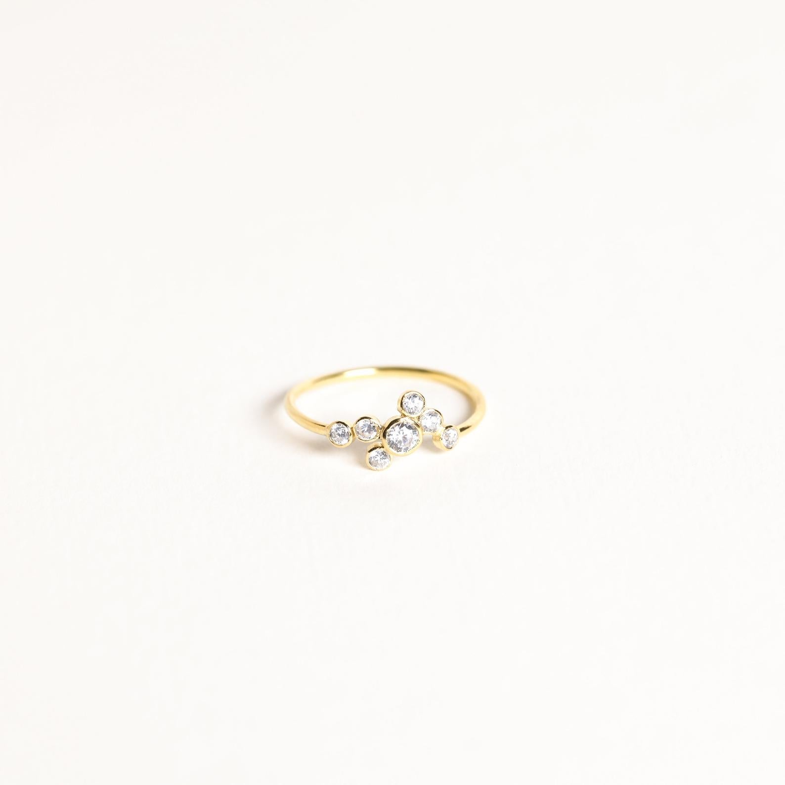 Sparkling Sophistication: Cluster Birthstone Ring 18K Gold